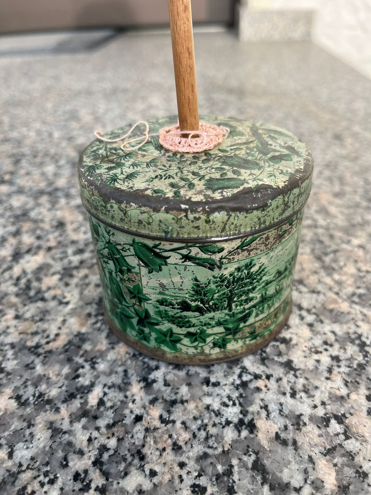 Dévidoir industriel vintage — atelier